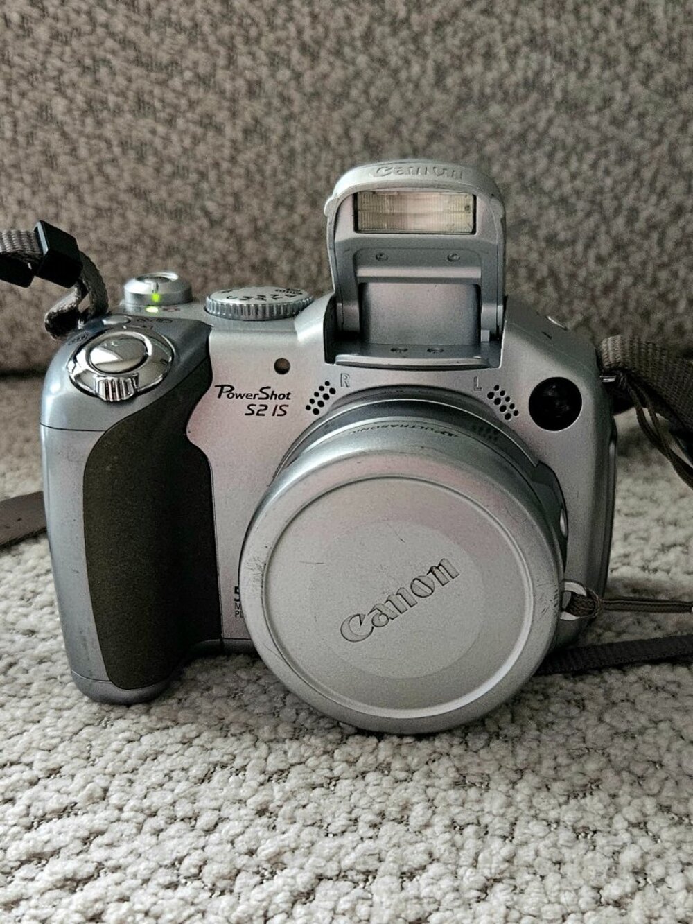 Canon PowerShot S2 IS Digital Camera – 12x Optical Zoom - Working